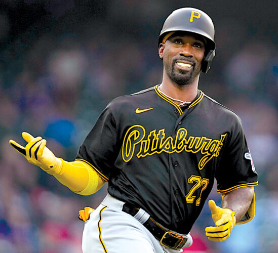 McCutchen stays with Bucs